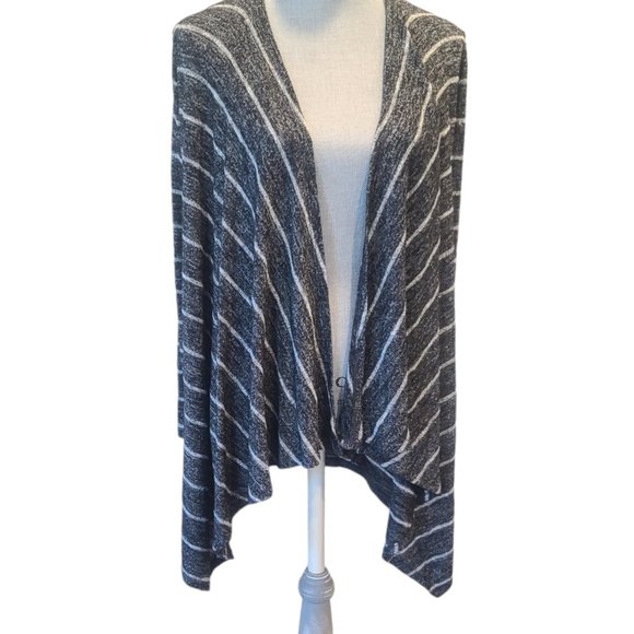 Bundle American Eagle Black Wash Distressed Jeggings Sweater and Cardigan - Picture 7 of 16